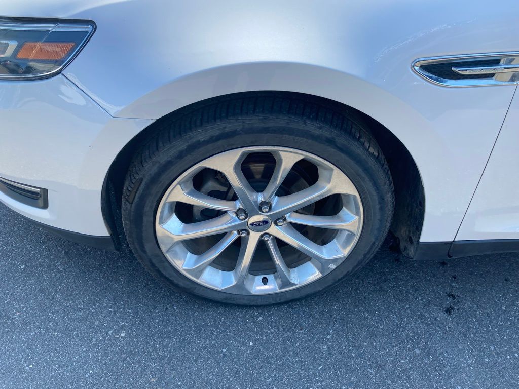 Used 2018 Ford Taurus Limited with VIN 1FAHP2J8XJG124354 for sale in Hibbing, Minnesota