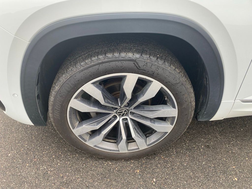 Used 2021 Volkswagen Atlas Execline with VIN 1V2FR2CA5MC529401 for sale in Hibbing, Minnesota