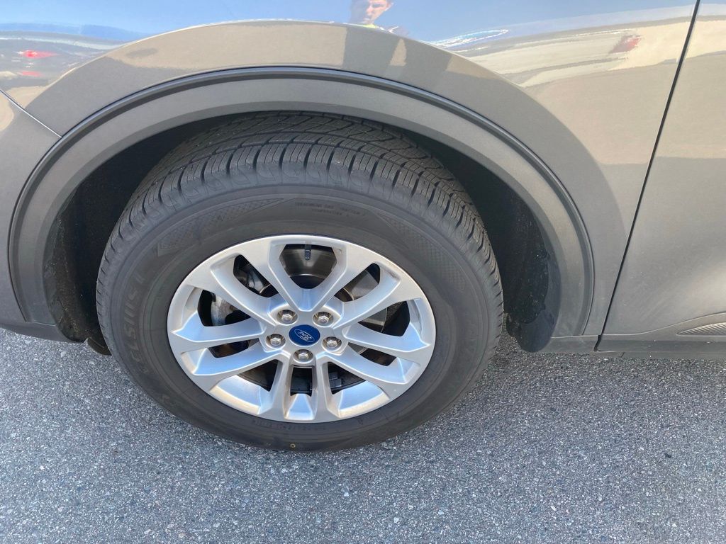 Used 2021 Ford Escape SE with VIN 1FMCU9G69MUB06067 for sale in Hibbing, Minnesota