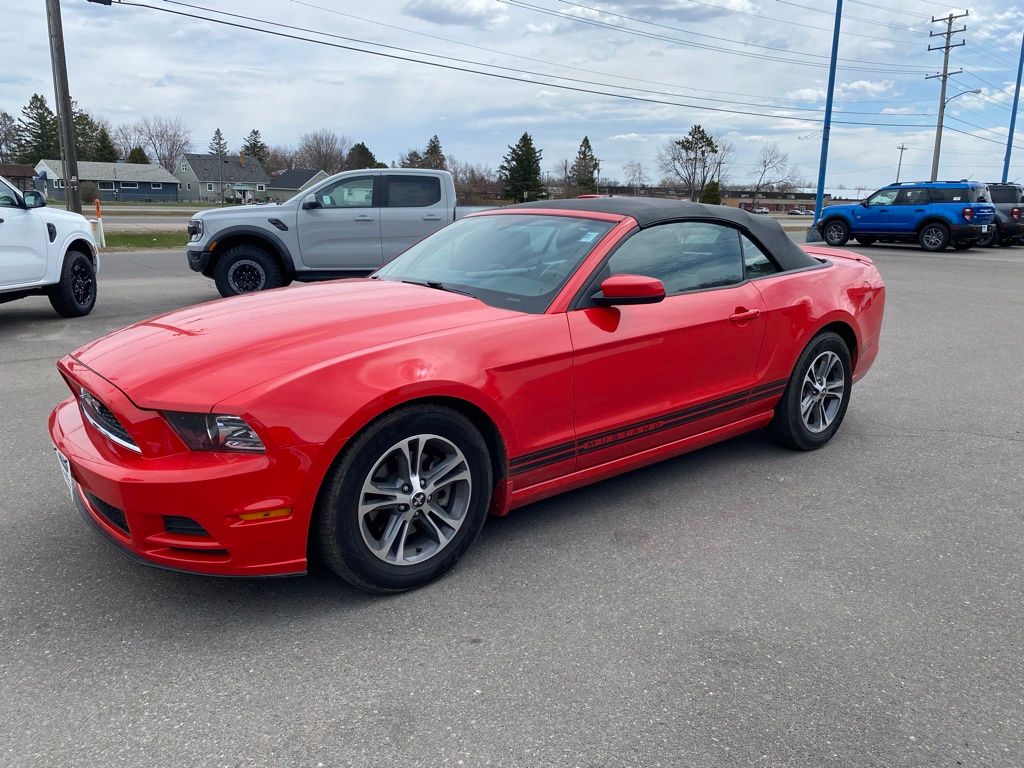 2014 Ford Mustang V6 Premium's photo