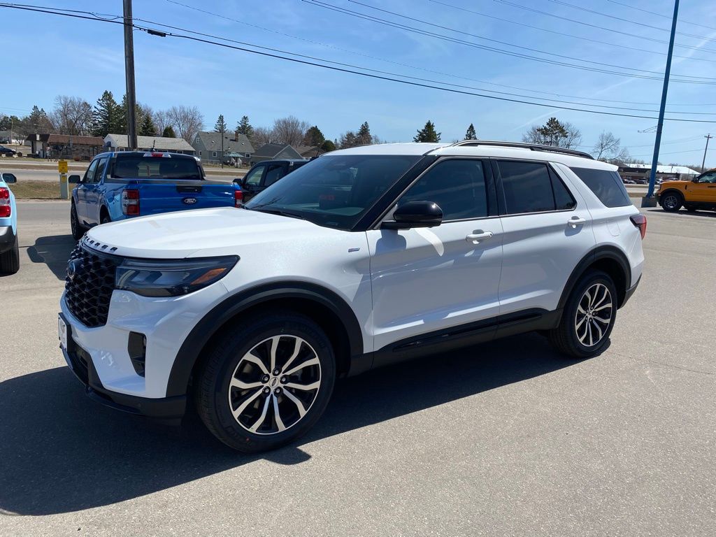 2026 Ford Explorer ST-LINE 4WD's photo