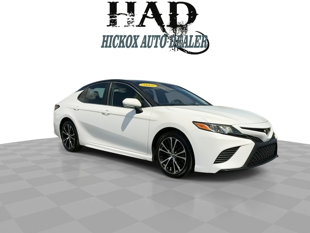 Used 2018 Toyota Camry SE Sedan