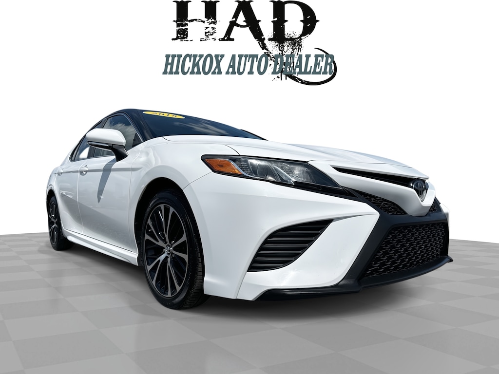 Used 2018 Toyota Camry SE Sedan