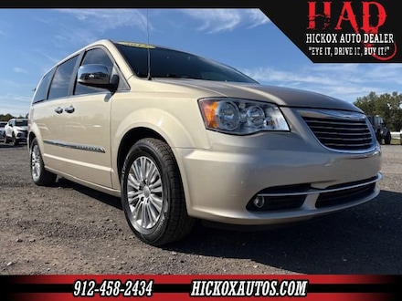 2015 Chrysler Town & Country Touring-L Van