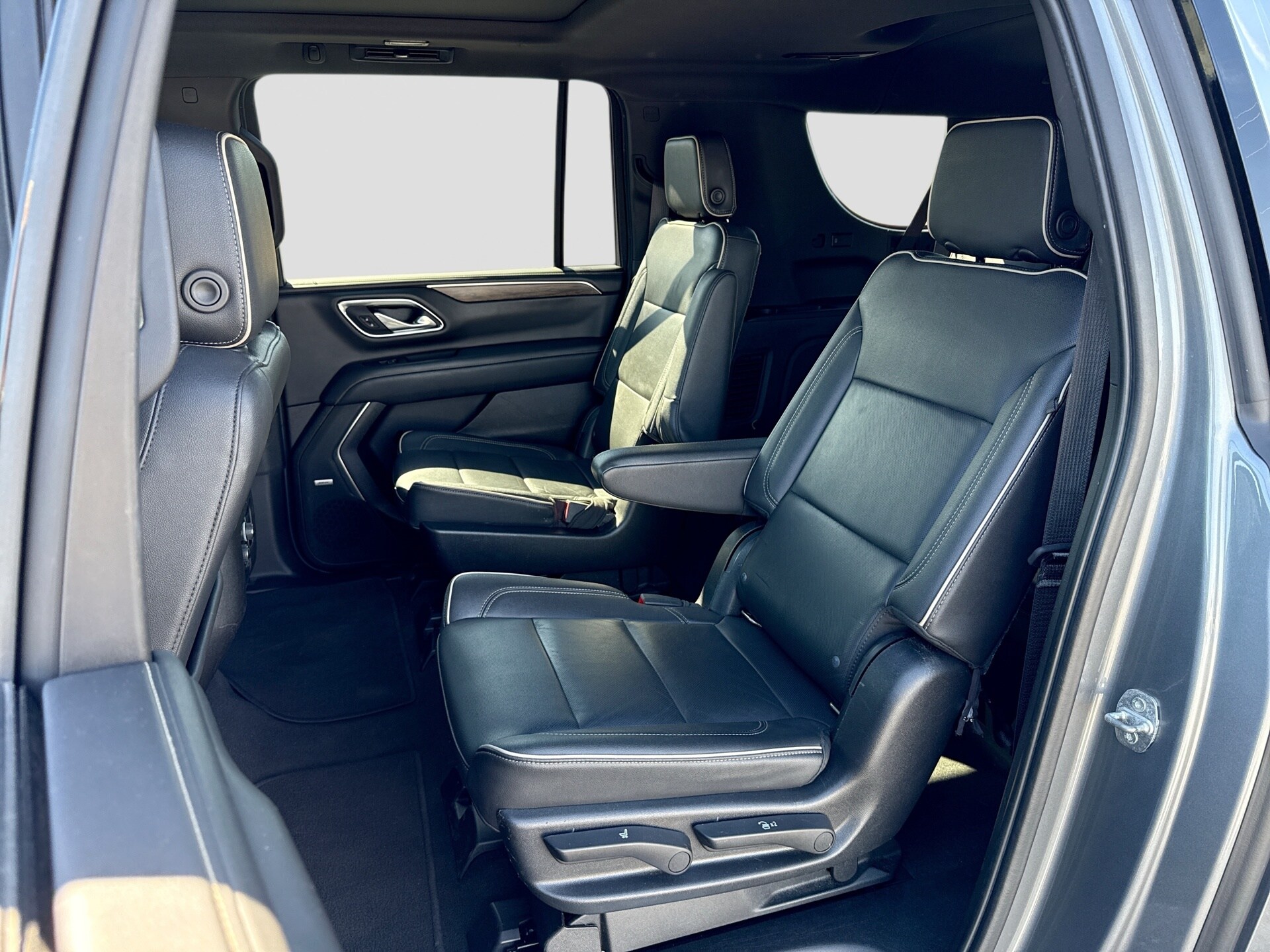 2021 Chevrolet Suburban Premier - Photo 24