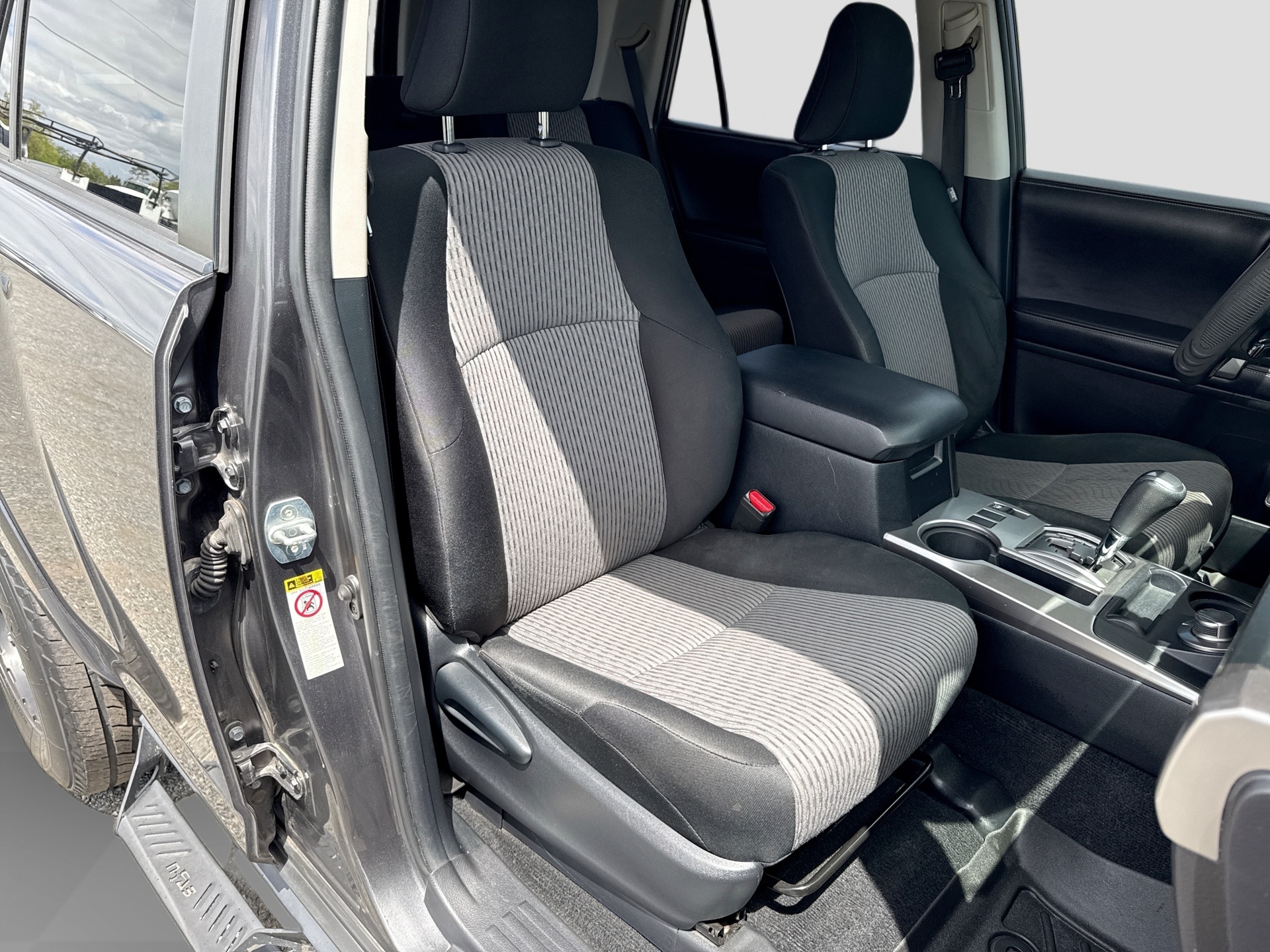 2018 Toyota 4Runner SR5 - Photo 24