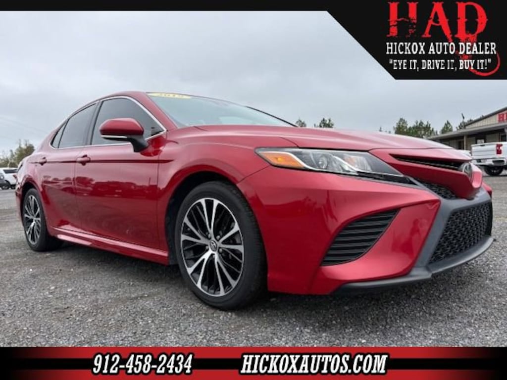 Used 2019 Toyota Camry SE Sedan