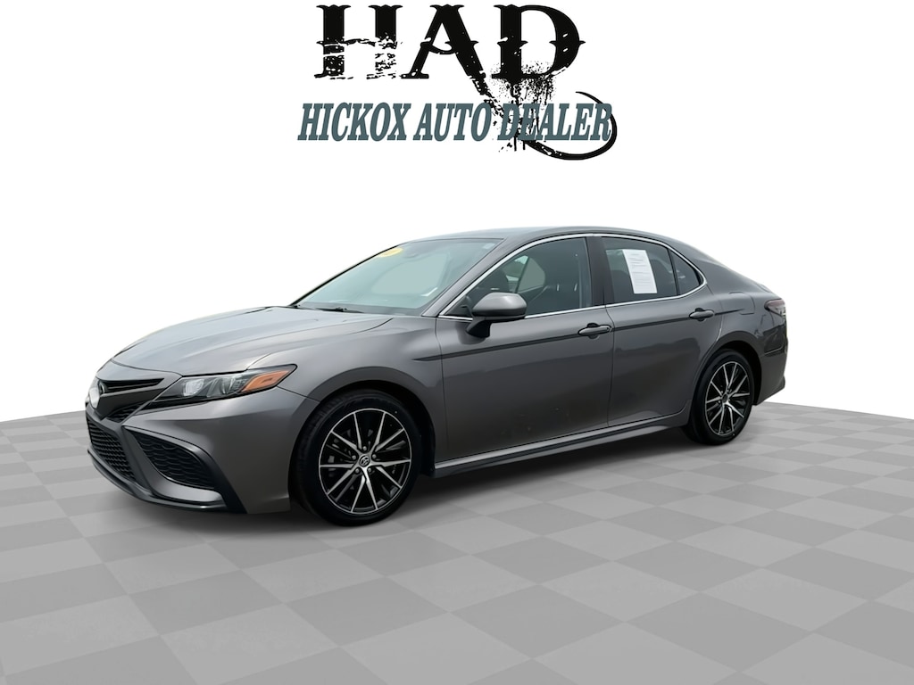 Used 2021 Toyota Camry SE Sedan