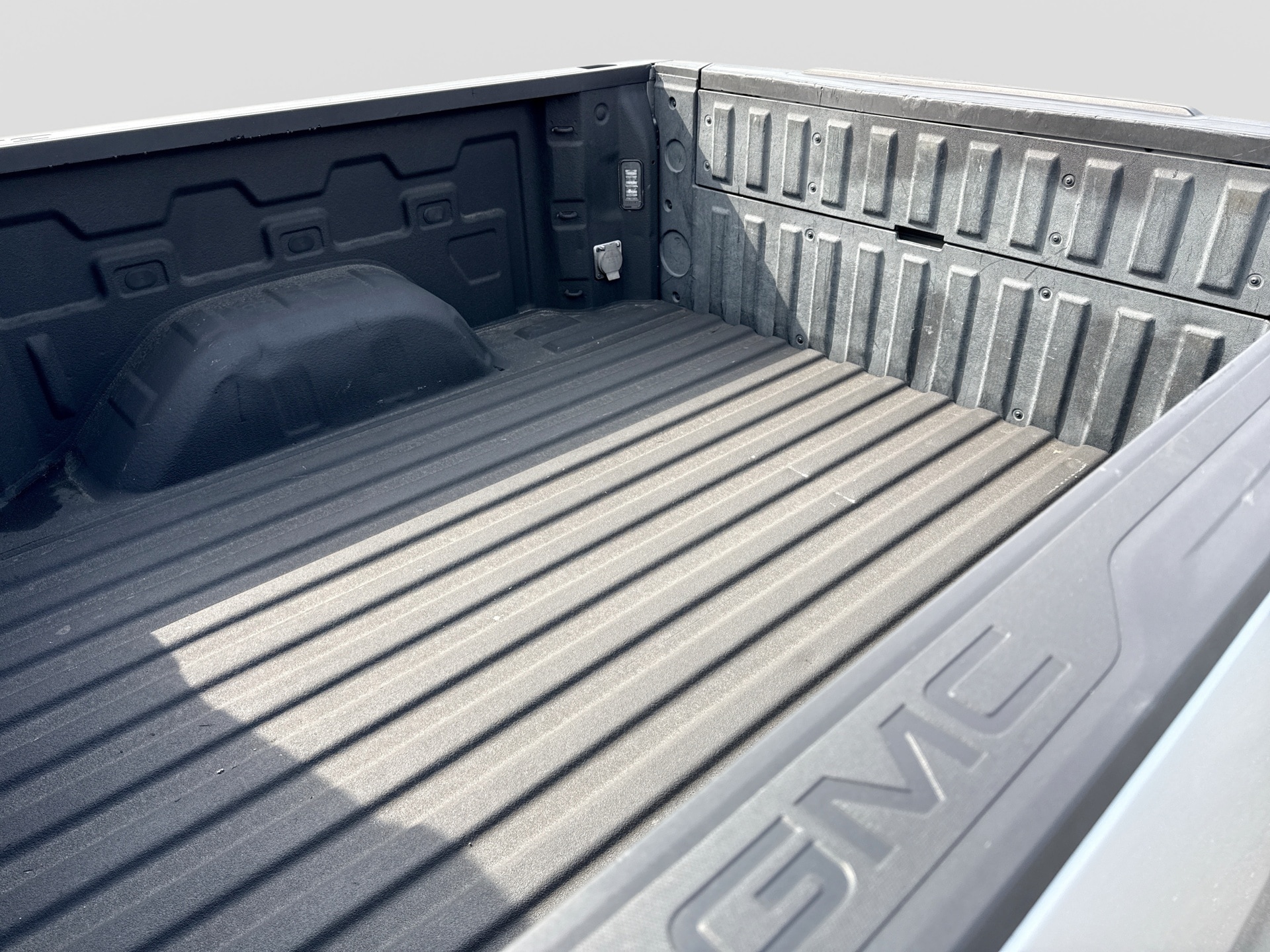 2020 GMC Sierra 1500 SLT - Photo 19