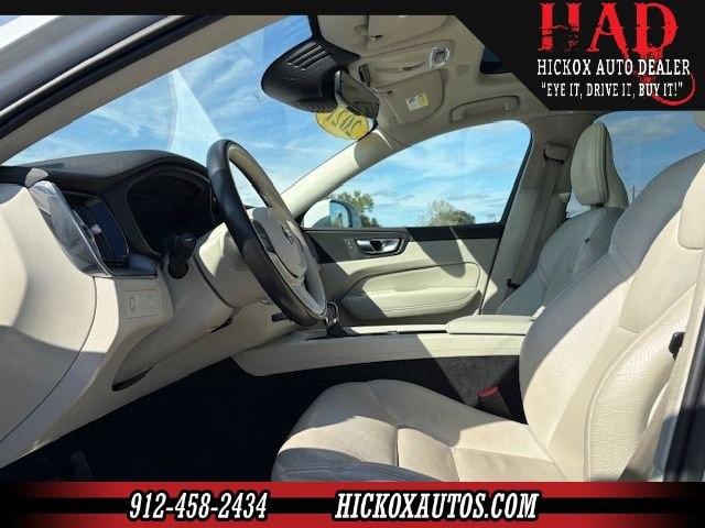 2021 Volvo XC60 Momentum - Photo 12