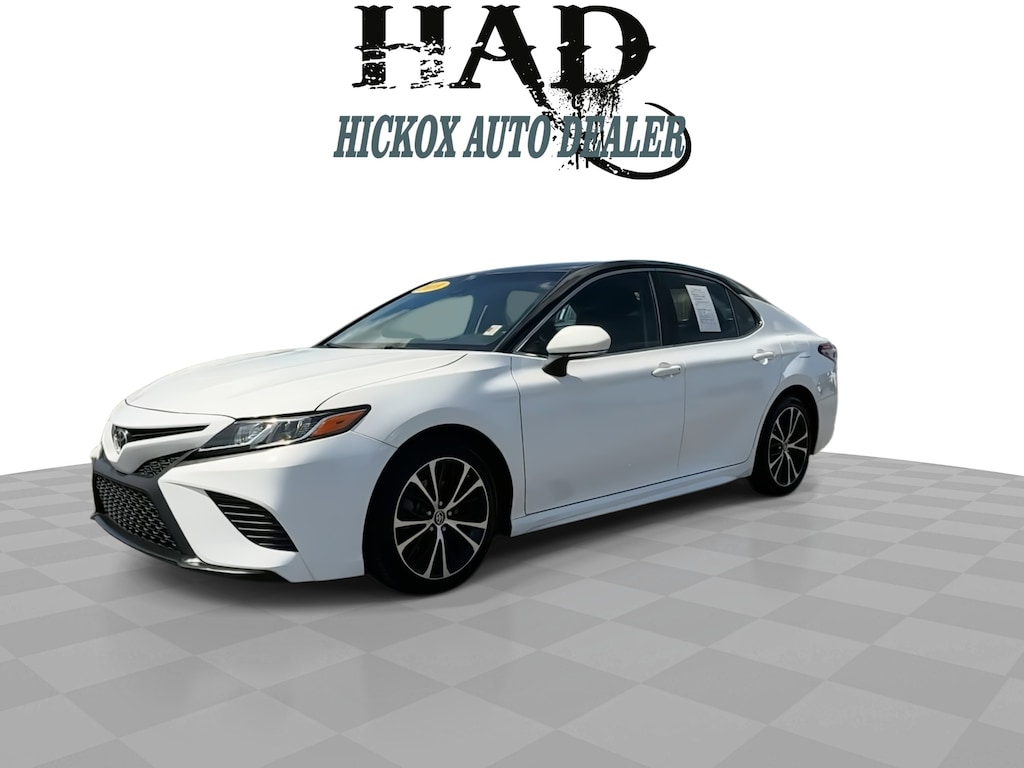 Used 2018 Toyota Camry SE Sedan