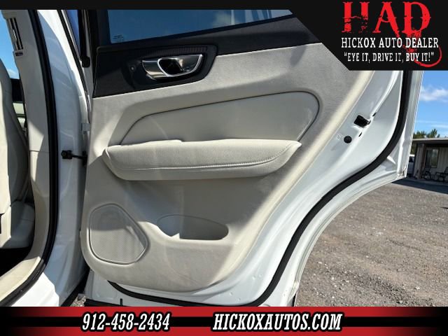 2021 Volvo XC60 Momentum - Photo 17