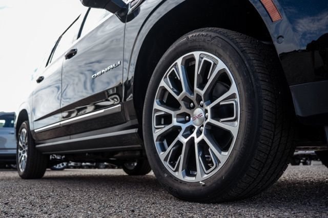 2026 GMC Yukon XL Denali - Photo 13