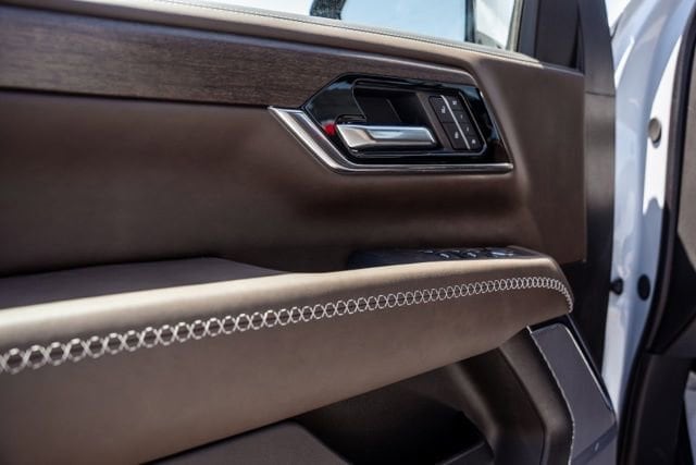 2026 GMC Yukon XL Denali Ultimate - Photo 32