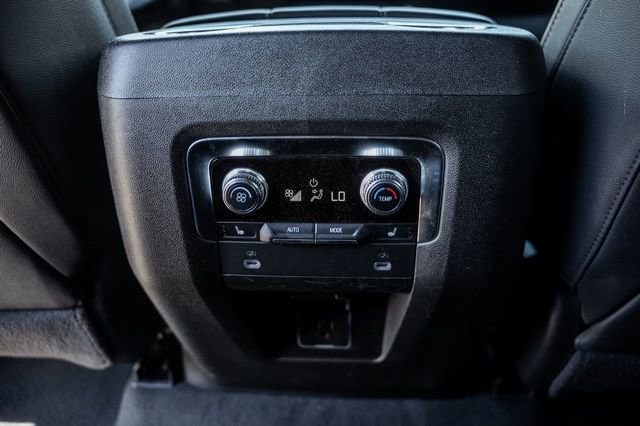 2024 GMC Yukon SLT - Photo 33