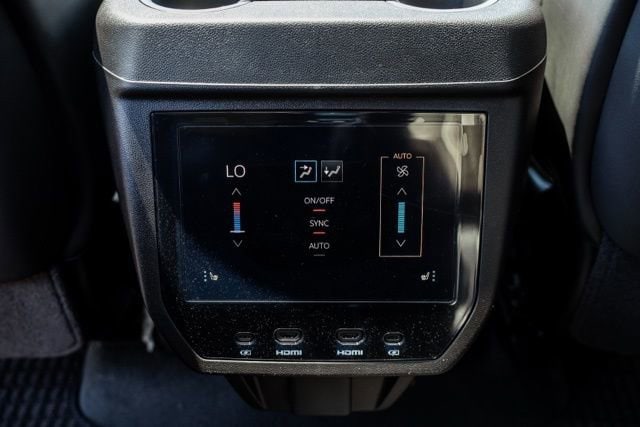 2026 GMC Yukon XL Denali Ultimate - Photo 37