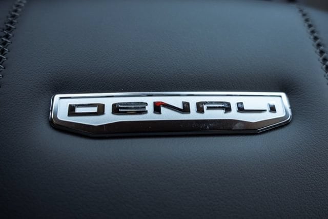 2026 GMC Yukon Denali - Photo 35