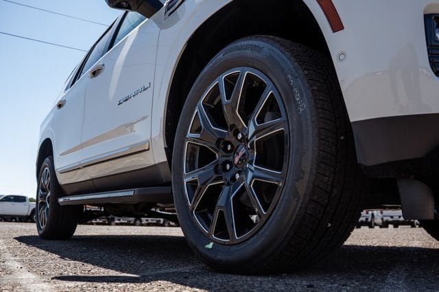 2026 GMC Yukon Denali - Photo 13