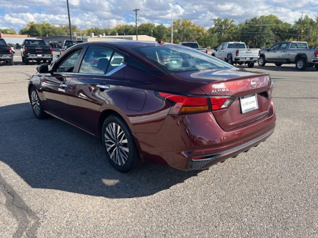 Used 2023 Nissan Altima 2.5 SV Sedan