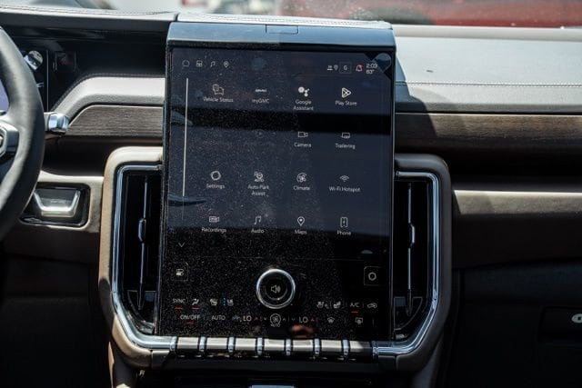 2026 GMC Yukon XL Denali Ultimate - Photo 20