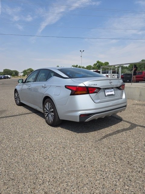 2023 Nissan Altima 2.5 SV photo 2
