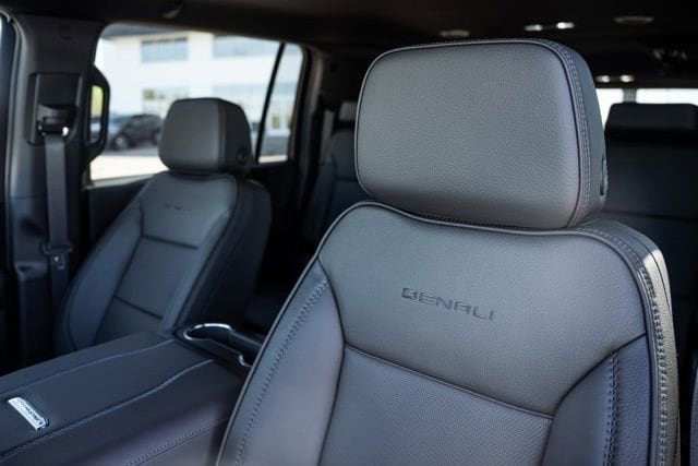 2026 GMC Yukon XL Denali - Photo 25