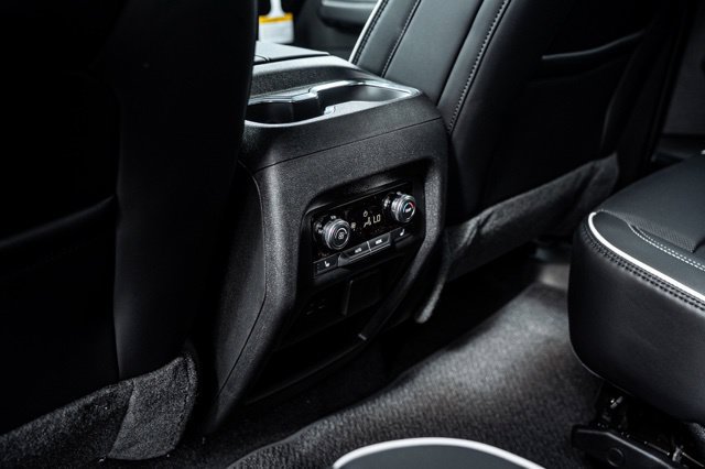 2027 GMC Acadia Denali - Photo 33