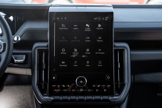 2026 GMC Yukon XL Denali - Photo 20