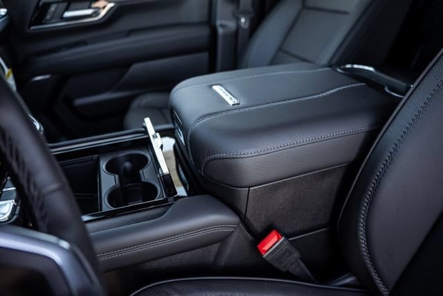 2026 GMC Yukon Denali - Photo 24