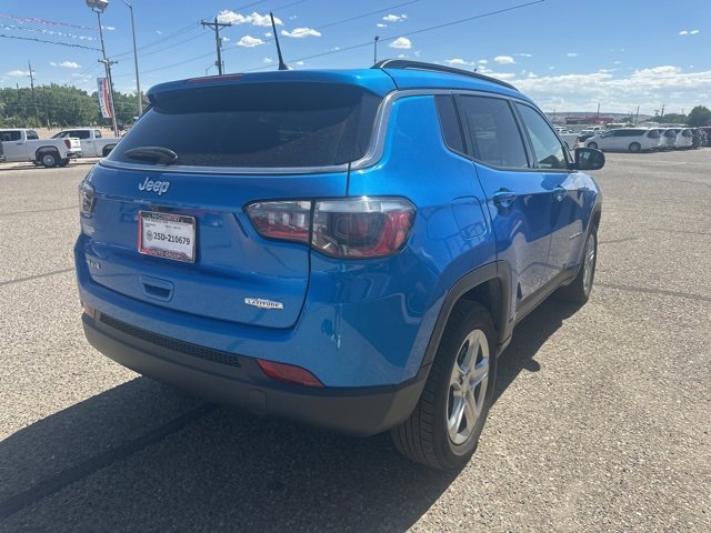 2024 Jeep Compass Latitude photo 3