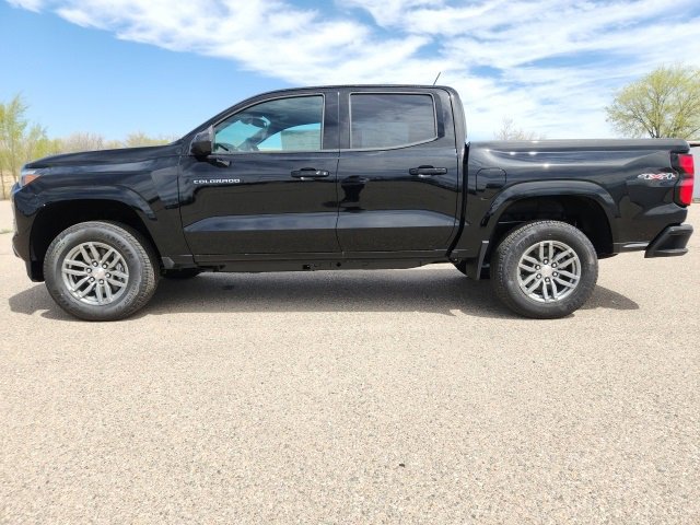 2025 Chevrolet Colorado Work Truck LT photo 4
