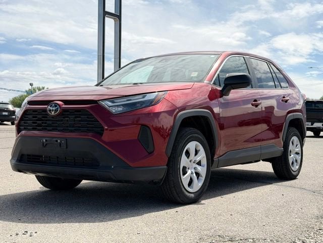 2025 Toyota RAV4 LE FWD's photo