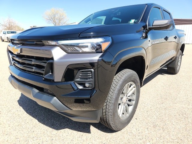 2025 Chevrolet Colorado Work Truck LT photo 3