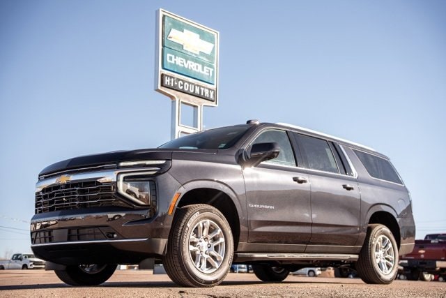 2026 Chevrolet Suburban LT's photo