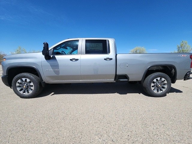 2025 Chevrolet Silverado 2500HD Custom photo 4