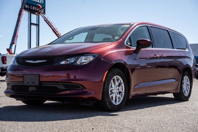 2023 Chrysler Voyager LX's photo