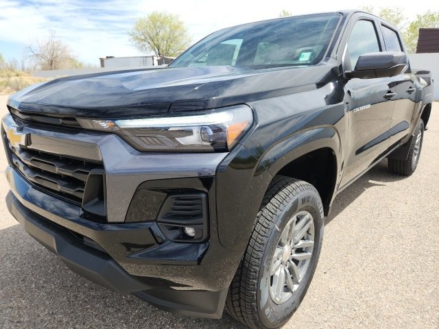 2025 Chevrolet Colorado Work Truck LT photo 3