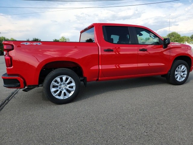 2024 Chevrolet Silverado 1500 Custom photo 3