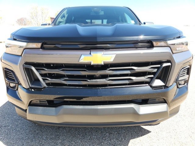 2025 Chevrolet Colorado Work Truck LT photo 2