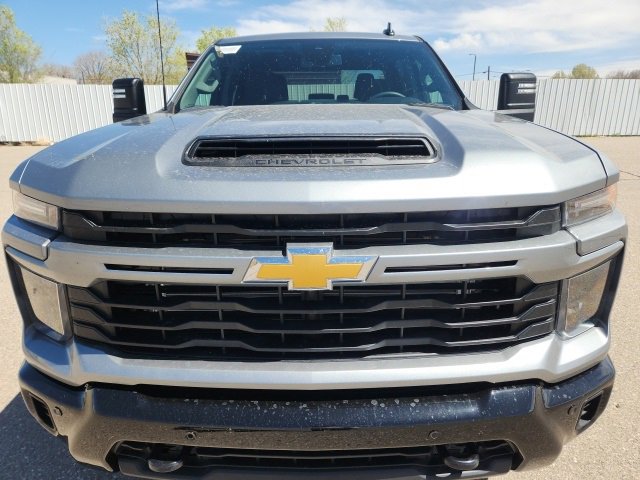 2025 Chevrolet Silverado 2500HD Custom photo 2