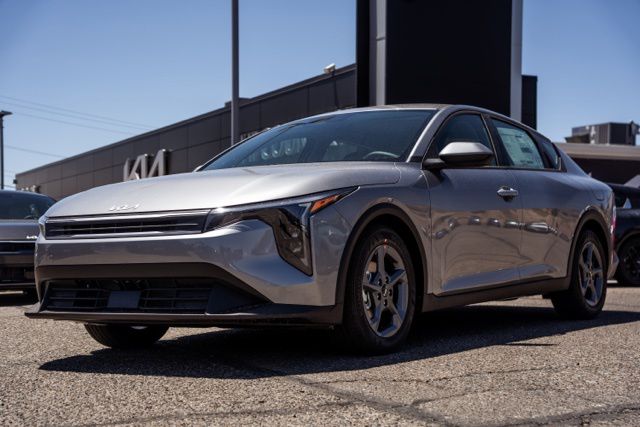 2026 Kia K4 LXS AT's photo