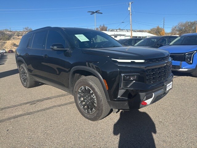2024 Chevrolet Traverse Z71 photo 2