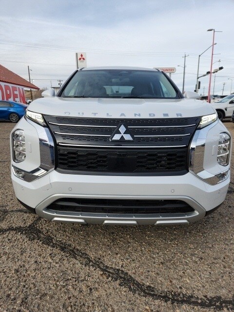 2024 Mitsubishi Outlander SE photo 2
