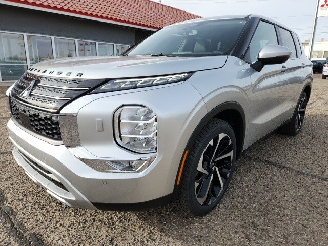 2024 Mitsubishi Outlander SE photo 3