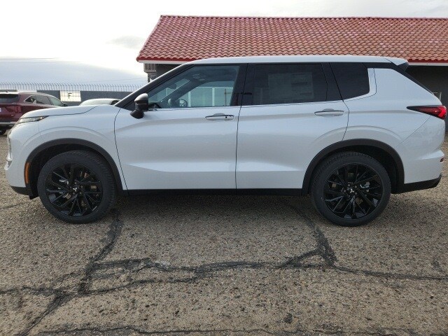 2024 Mitsubishi Outlander SE photo 4
