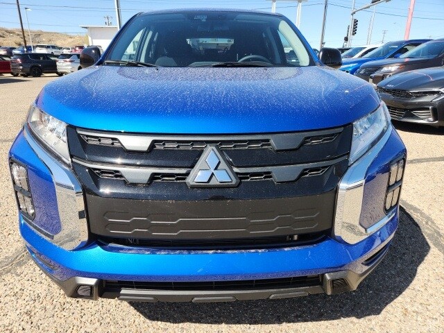 2025 Mitsubishi Outlander Sport LE photo 2