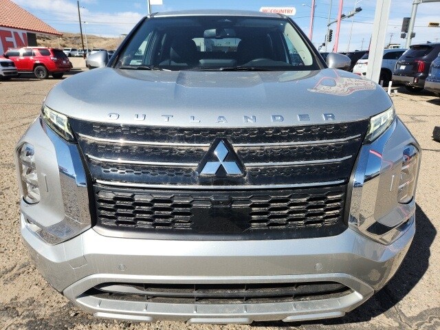 2024 Mitsubishi Outlander SE photo 2