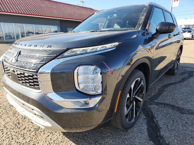 2024 Mitsubishi Outlander SEL photo 3