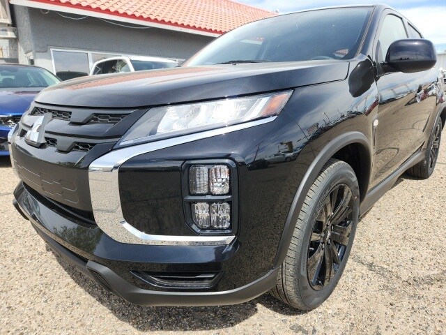 2025 Mitsubishi Outlander Sport LE photo 3