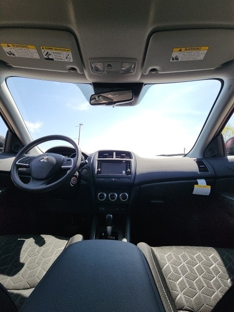2025 Mitsubishi Outlander Sport ES photo 5